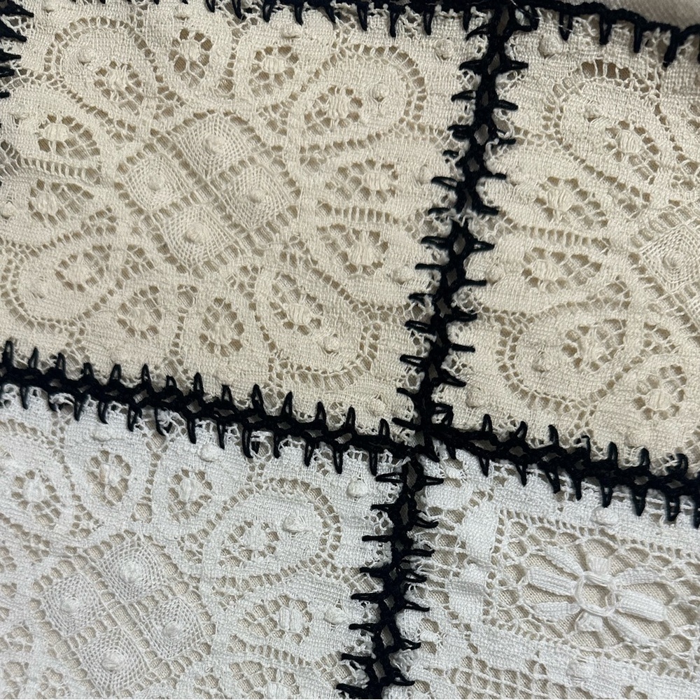 Oscar Dela Renta Chic Black and White Lace Top size M - Picture 12 of 12